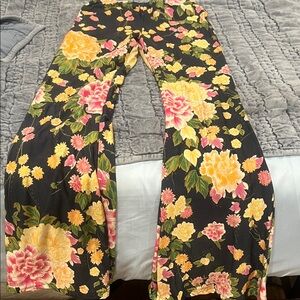 Novella Royale Floral Print Janis bells black primrose